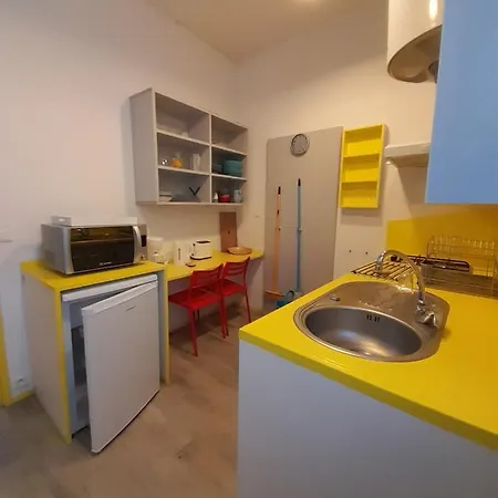 Les Volets Bleus: Studio De 30 M² Classe 2 * Apartment *