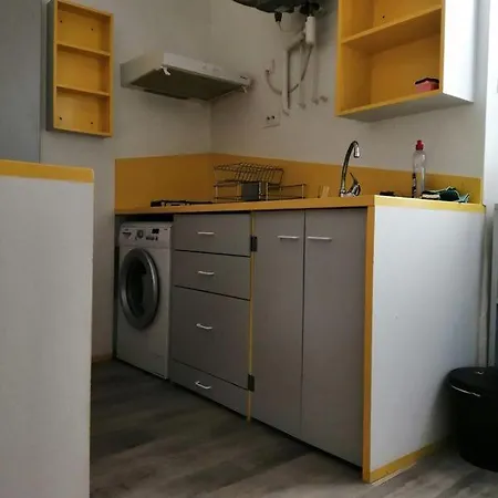 Les Volets Bleus: Studio De 30 M² Classe 2 * Apartment Rochefort (Charente-Maritime)