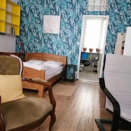 Les Volets Bleus: Studio De 30 M² Classe 2 * Apartment Rochefort (Charente-Maritime)