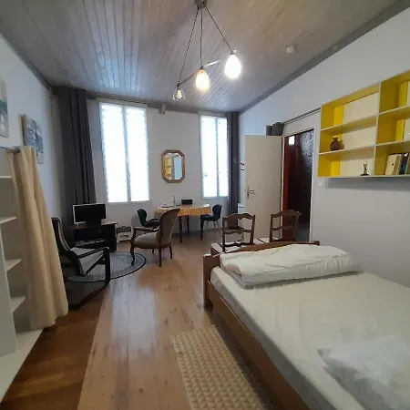 Les Volets Bleus: Studio De 30 M² Classe 2 * Rochefort (Charente-Maritime)